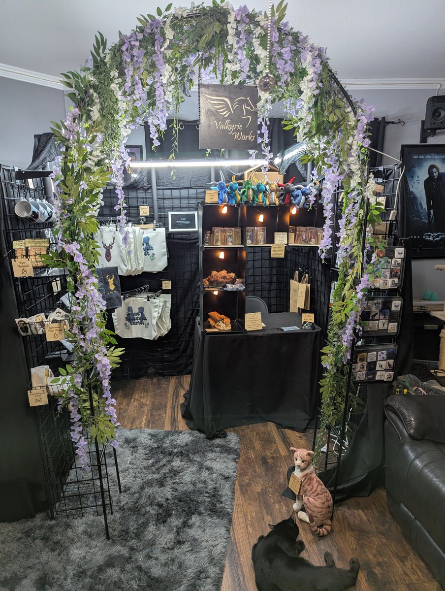 ValkyrieWorksLL's tweet photo. Guys! @thelandconus is this weekend and I am READY! (not actually ready at all; I'm still crafting AND I have two dresses to make for myself. That I haven't even started.)  Here's a quick preview before I pack all this up.

#thelandcon #thelandconus #witchy #outlander #austin https://t.co/GWY8jCcxl6