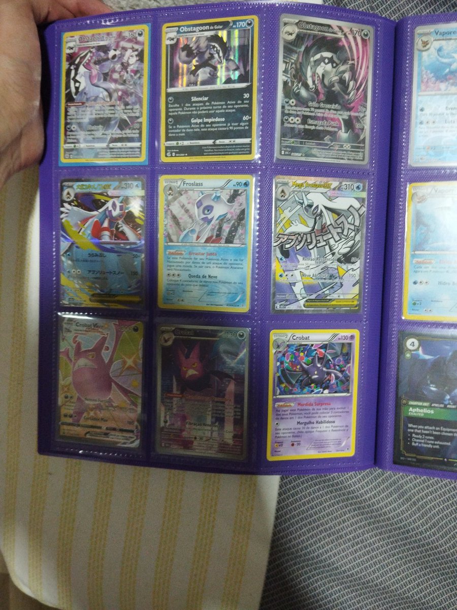 maedefml's tweet photo. TOUR PELO MEU FICHÁRIO (tá assim provisoriamente) 

BTW VAPOREON É O POKÉMON FAVORITO DA ADM DAI EU COLOQUEI AS CARTA DE PERSONAGEM Q EU GOSTO JUNTO COM ELE https://t.co/1xDQkTJ5fX