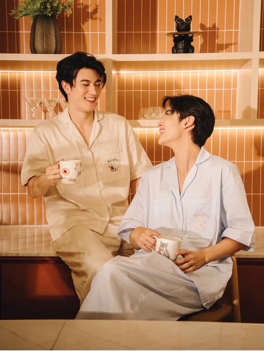 THEPTPRWB's tweet photo. ใครลังเลจะซื้อ slip to sleep ซื้อเลย ผ้านุ่มมาก มีกระเป๋าตรงอกไม่ต้องใส่ชุดชั้นใน (นี่ใส่แล้วซักวนอยู่อย่างนั้นหลายรอบแล้ว ผ้ายังดีเหมือนเดิม)
ตอนไปซื้ออย่าลืมเมนชั่นชื่ออินองศานะ 🤭
#SlipToSleep #InnOngsa
#Sliptodachshundandrabbit
#TheOriginalBralessPJs https://t.co/kT21wVoNmU