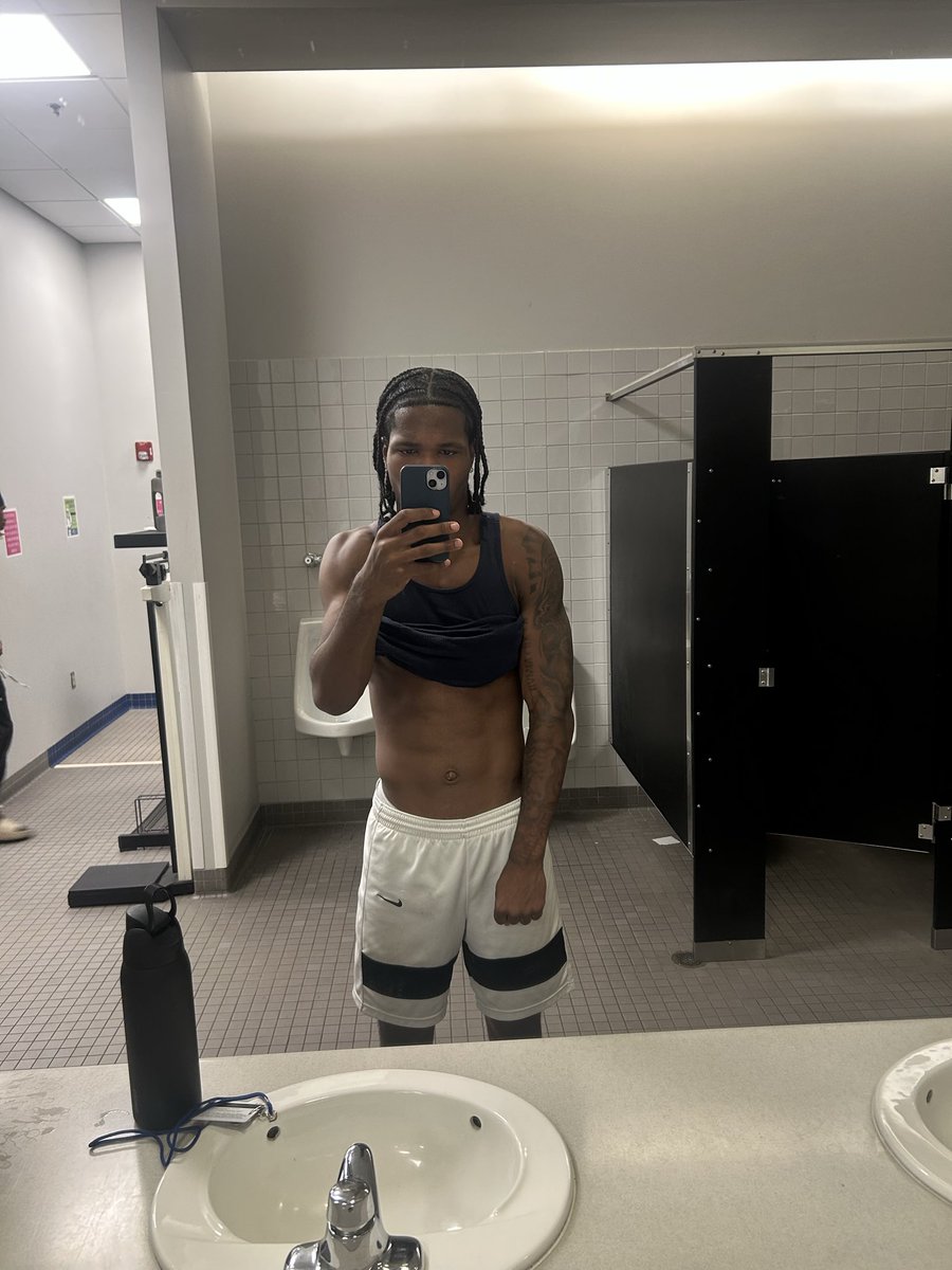 freakgod123's tweet photo. https://t.co/DeDnVzIFUJ