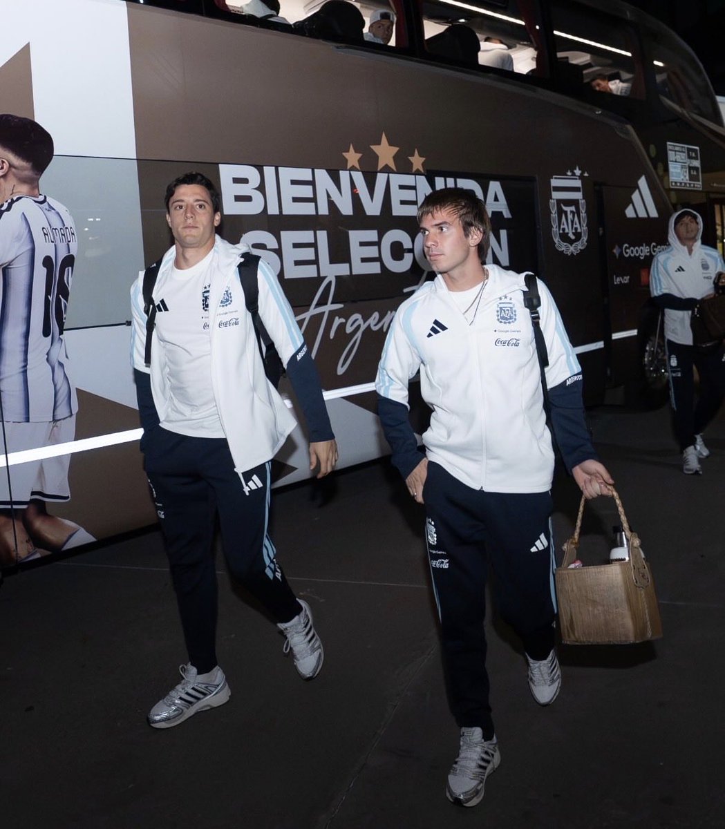 RiverRMG's tweet photo. Los pibes de River 🇦🇷❤️ https://t.co/H5e2dUqfHM