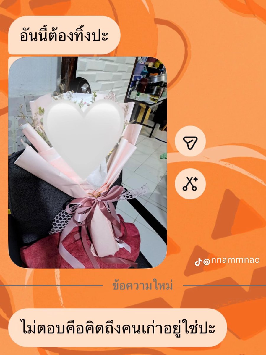 littlepdiary's tweet photo. คนใน ตต เก็บของหนีน้ำท่วม น้องชายถามว่าช่อดอกไม้ที่คนเก่าให้นี่ต้องทิ้งไหม ชีพี่สาวตอบ “เก็บไว้ก่อน” 5555555555555555555 https://t.co/j5i53RiKkq