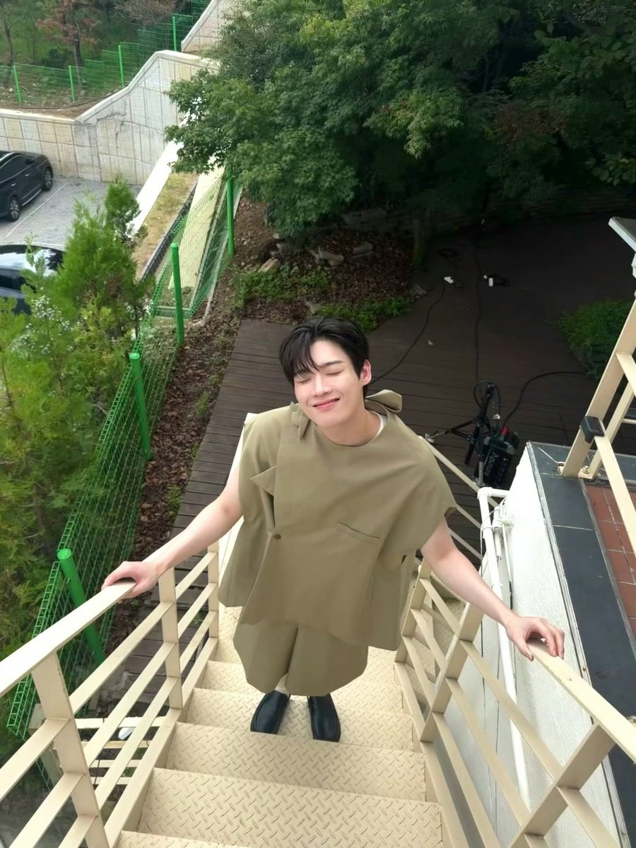 llsya_78's tweet photo. Wishing Kim Yoonsik a comfortable flight and a wonderful Paris experience.ꉂ೭(˵¯̴͒ꇴ¯̴͒˵)౨”

KIM YOON SIK PARIS FASHION WEEK

#KIMYOONSIKPFWSS27
#YOONSIKINPARIS https://t.co/Ly6445eHCQ