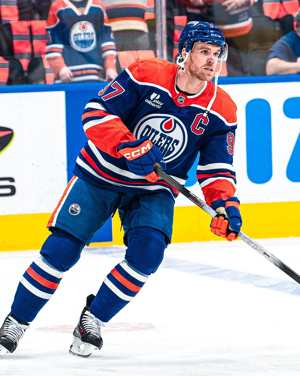 Season 12 for Connor McDavid starts now! 😤 #NHLFaceOff 

📺: @​Sportsnet or stream on Sportsnet+ ➡️ <https://t.co/qAjIlD26Mn> 
 [📷](https://pbs.twimg.com/medi