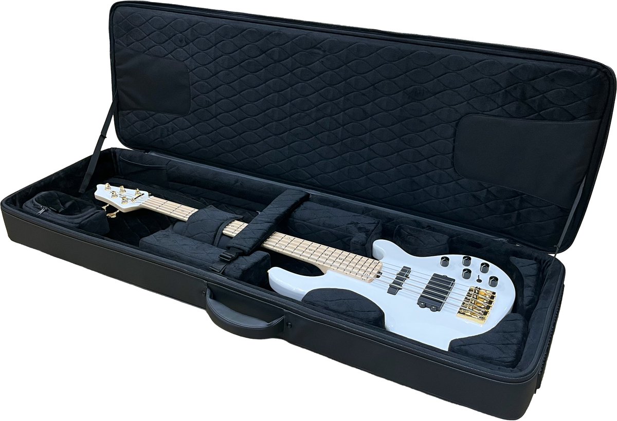 TETSUYA_STAFF's tweet photo. STELLA GEAR HYBRID BASS CASE

ハードケースの保護性能と、ソフトケースの取り回しやすさを兼ね備えたベース用ハイブリッドケース。

内部の可動式クッションを調整することで、変形ベースを除く多様なボディシェイプに対応。ケース内部での楽器のズレを抑え、耐衝撃素材が移動時の衝撃から保護します。

専用ポーチや乾燥剤用メッシュポケットなど、実際の使用を考えた収納も装備。

持ち運びやすさと、確かな保護性能をひとつに。

STELLA GEAR
HYBRID BASS CASE

#TETSUYA
#STELLAGEAR
#ベース