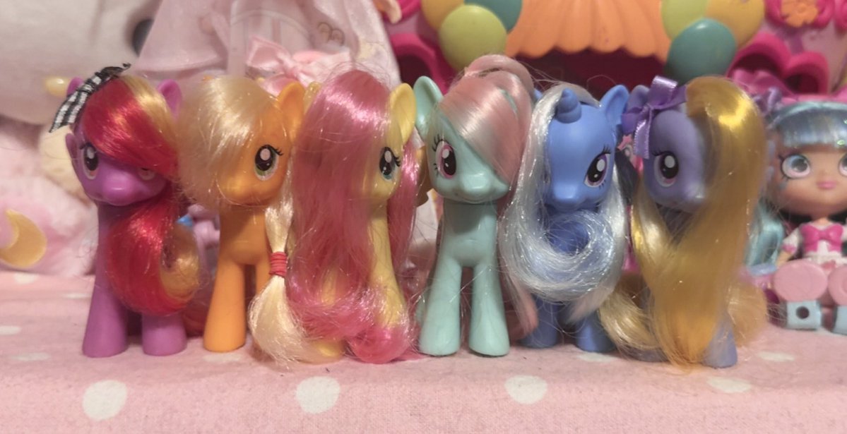 pinkaminaa's tweet photo. all of the ponies of every color hold hooves and sing koombayah https://t.co/NkImicDatD