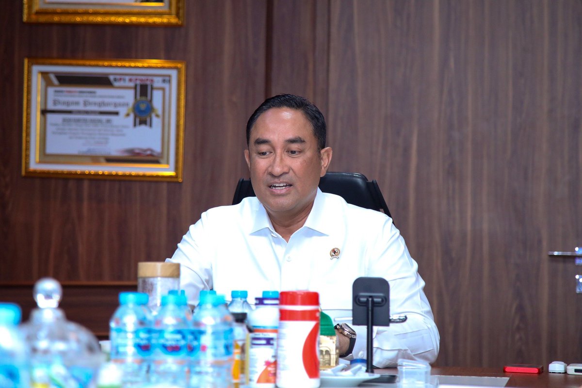INFOBNN's tweet photo. BUKA PELUANG KOLABORASI, KEPALA BNN RI TERIMA AUDIENSI AHLI TERAPI REHABILITASI

Kepala BNN RI, Suyudi Ario Seto, menerima audiensi Dr. Sonia Wibisono ahli terapi rehabilitasi, di ruang kerjanya, Gedung BNN, Cawang, Jakarta Timur, pada Senin (28/9).

https://t.co/kDrfwuVKND https://t.co/ASn2IgskiC