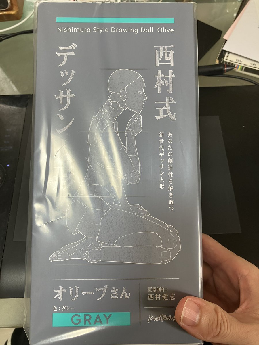 Mineral0120's tweet photo. すごいデッサン人形を手に入れた🙆‍♀️
人の身体と可動域を限りなく同じにしたらしい。

これで画力モリモリだーい💪( ◜ω◝💪) https://t.co/Viy9Z4PjYP