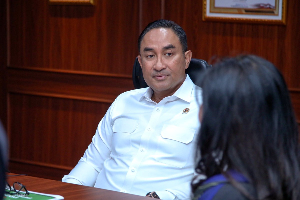 INFOBNN's tweet photo. BUKA PELUANG KOLABORASI, KEPALA BNN RI TERIMA AUDIENSI AHLI TERAPI REHABILITASI

Kepala BNN RI, Suyudi Ario Seto, menerima audiensi Dr. Sonia Wibisono ahli terapi rehabilitasi, di ruang kerjanya, Gedung BNN, Cawang, Jakarta Timur, pada Senin (28/9).

https://t.co/kDrfwuVKND https://t.co/ASn2IgskiC