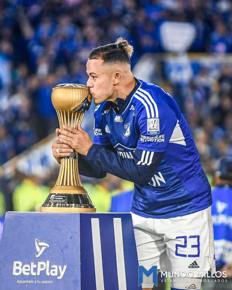 soyjuanp4's tweet photo. No es su mejor momento futbolístico pero Leo USTED es y seguirá siendo un tipo honesto 

Le quiero mucho chacho https://t.co/yX0SbQ3DcH