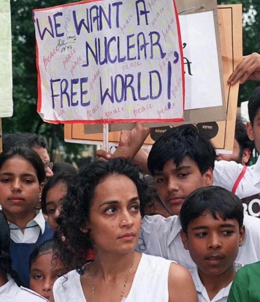 BattaKashmiri's tweet photo. Liberals will sell the Nation for their personal glory.

This is Arundhati Roy after India carried out Nuclear Tests. https://t.co/LNZHKA5Y2D