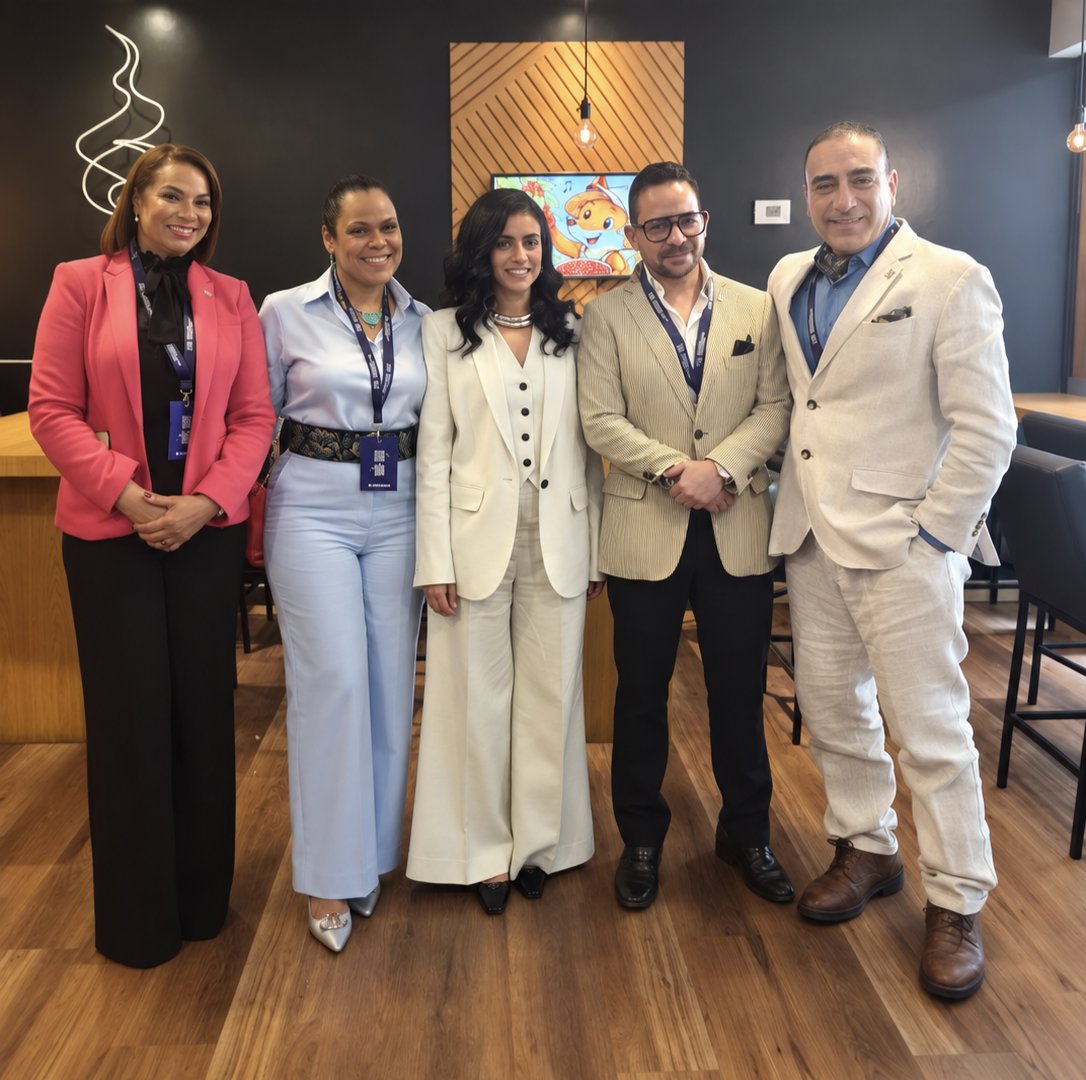 EmbColES's tweet photo. 🌎 En el #DíaMundialDelTurismo 2026, la Encargada de Negocios a.i. 🇨🇴 participó en San Salvador en la celebración bajo el lema “Agenda digital e inteligencia artificial para rediseñar el turismo”, presidida por  Shaikha Al Nowais, Secretaria General de ONU Turismo. https://t.co/fJo6HFMq6v