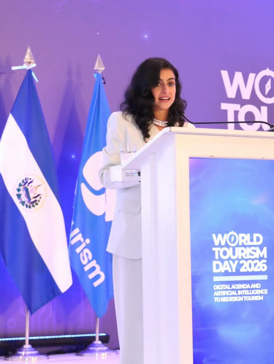 EmbColES's tweet photo. 🌎 En el #DíaMundialDelTurismo 2026, la Encargada de Negocios a.i. 🇨🇴 participó en San Salvador en la celebración bajo el lema “Agenda digital e inteligencia artificial para rediseñar el turismo”, presidida por  Shaikha Al Nowais, Secretaria General de ONU Turismo. https://t.co/fJo6HFMq6v