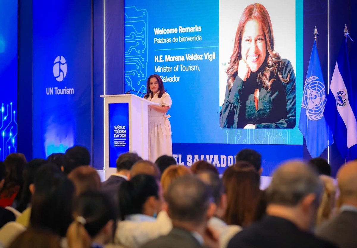 EmbColES's tweet photo. 🌎 En el #DíaMundialDelTurismo 2026, la Encargada de Negocios a.i. 🇨🇴 participó en San Salvador en la celebración bajo el lema “Agenda digital e inteligencia artificial para rediseñar el turismo”, presidida por  Shaikha Al Nowais, Secretaria General de ONU Turismo. https://t.co/fJo6HFMq6v
