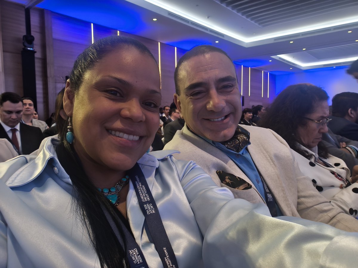 EmbColES's tweet photo. 🌎 En el #DíaMundialDelTurismo 2026, la Encargada de Negocios a.i. 🇨🇴 participó en San Salvador en la celebración bajo el lema “Agenda digital e inteligencia artificial para rediseñar el turismo”, presidida por  Shaikha Al Nowais, Secretaria General de ONU Turismo. https://t.co/fJo6HFMq6v