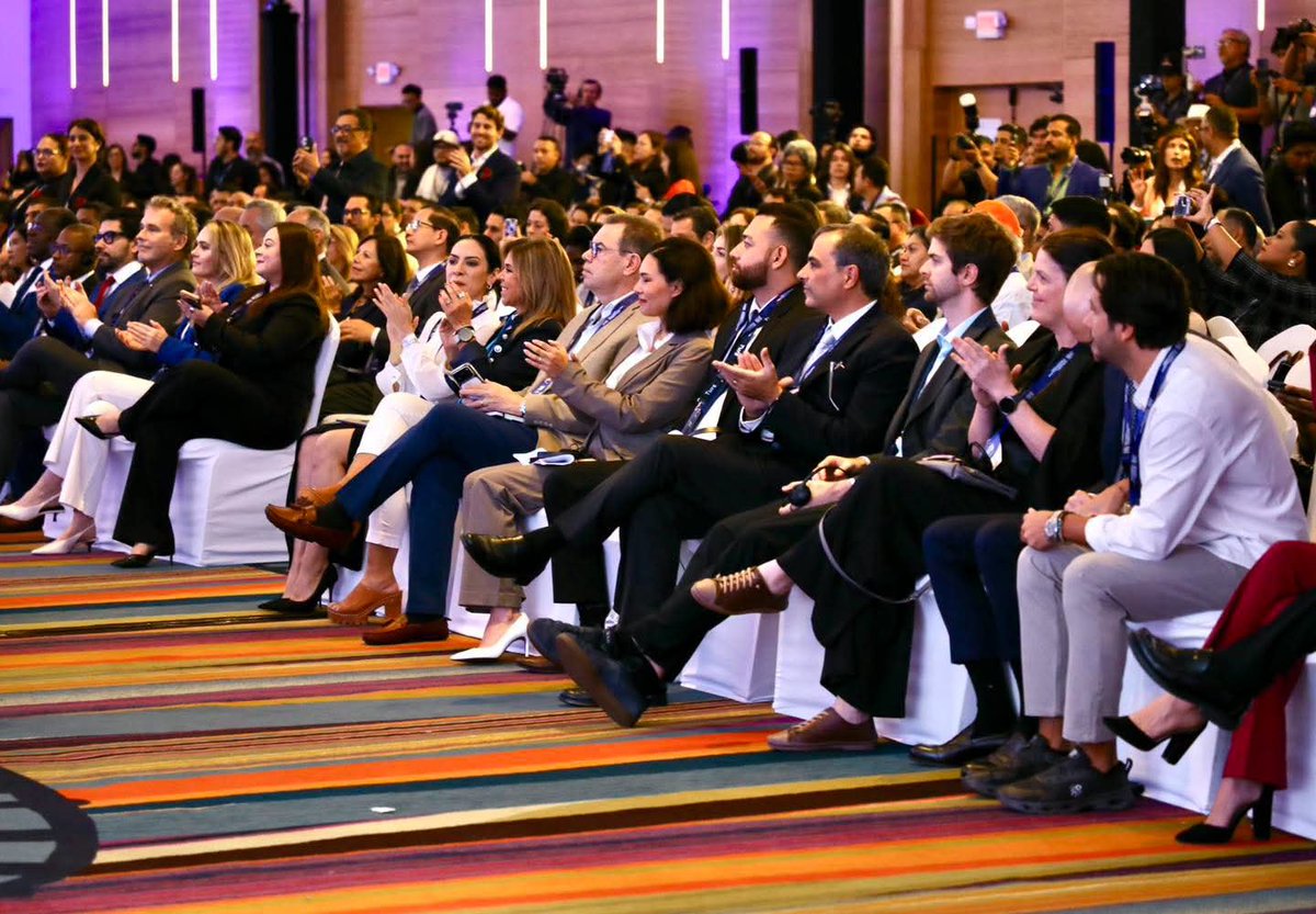 EmbColES's tweet photo. 🇨🇴 Colombia avanza hacia un turismo cada vez más innovador, sostenible y conectado, en el que la tecnología contribuye a enriquecer la experiencia de los viajeros, ampliar la promoción de los destinos y visibilizar la diversidad de nuestros territorios.
@CancilleriaCol https://t.co/8DM487Rtlo
