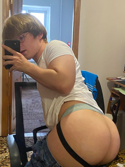 danieltwink_'s tweet photo. The chair got the best seat https://t.co/ARpFz8w8Mg