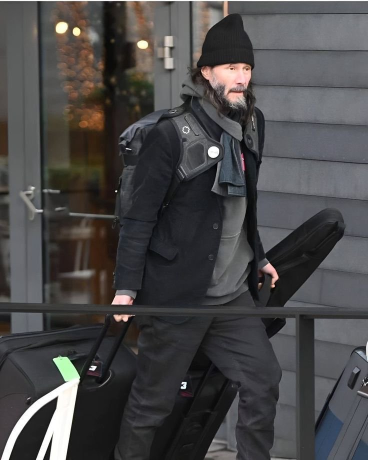KeanuReevextx's tweet photo. True love isn't about being perfect. It's about finding someone who truly cares, stays through difficult times, and makes your heart smile. ❤️🥰✨✌️🇺🇸

Do you still believe in true love? 💞

A. Yes ❤️

B. I'm still waiting 🥺 https://t.co/Ix9sJ8PJAs