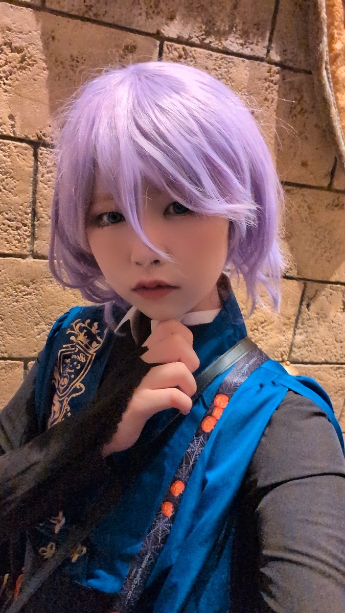 miamia_cos4's tweet photo. お城入るよ〜
先輩達の圧が… https://t.co/Nwl4IuhhCy