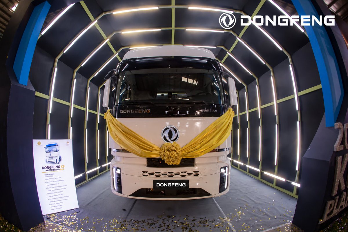 DongfengCVx's tweet photo. 🌏 UNITED WE SAIL. UNITED WE ADVANCE.

DONGFENG’s Southeast Asia business is gaining momentum:
📈 Truck sales +188% YoY in 2026
🏆 Partners recognized
🚛 First vehicle rolls off our localized plant
A new chapter begins.

#DONGFENGCV #ItsAllAboutTrust #SoutheastAsia https://t.co/oGClyBpl8t