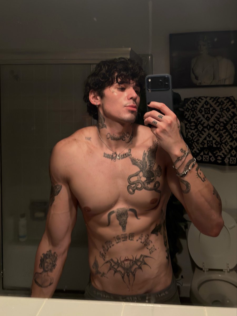 rawrxrr tweet picture