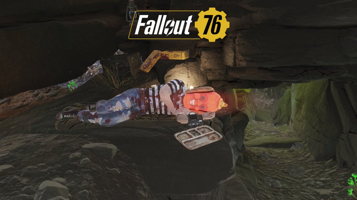pochi_o's tweet photo. ベンダー巡りでお金ナイナイ。
お客さん待ち寝。

#fallout76
#フォールアウト76 https://t.co/NTFMCrI3FF