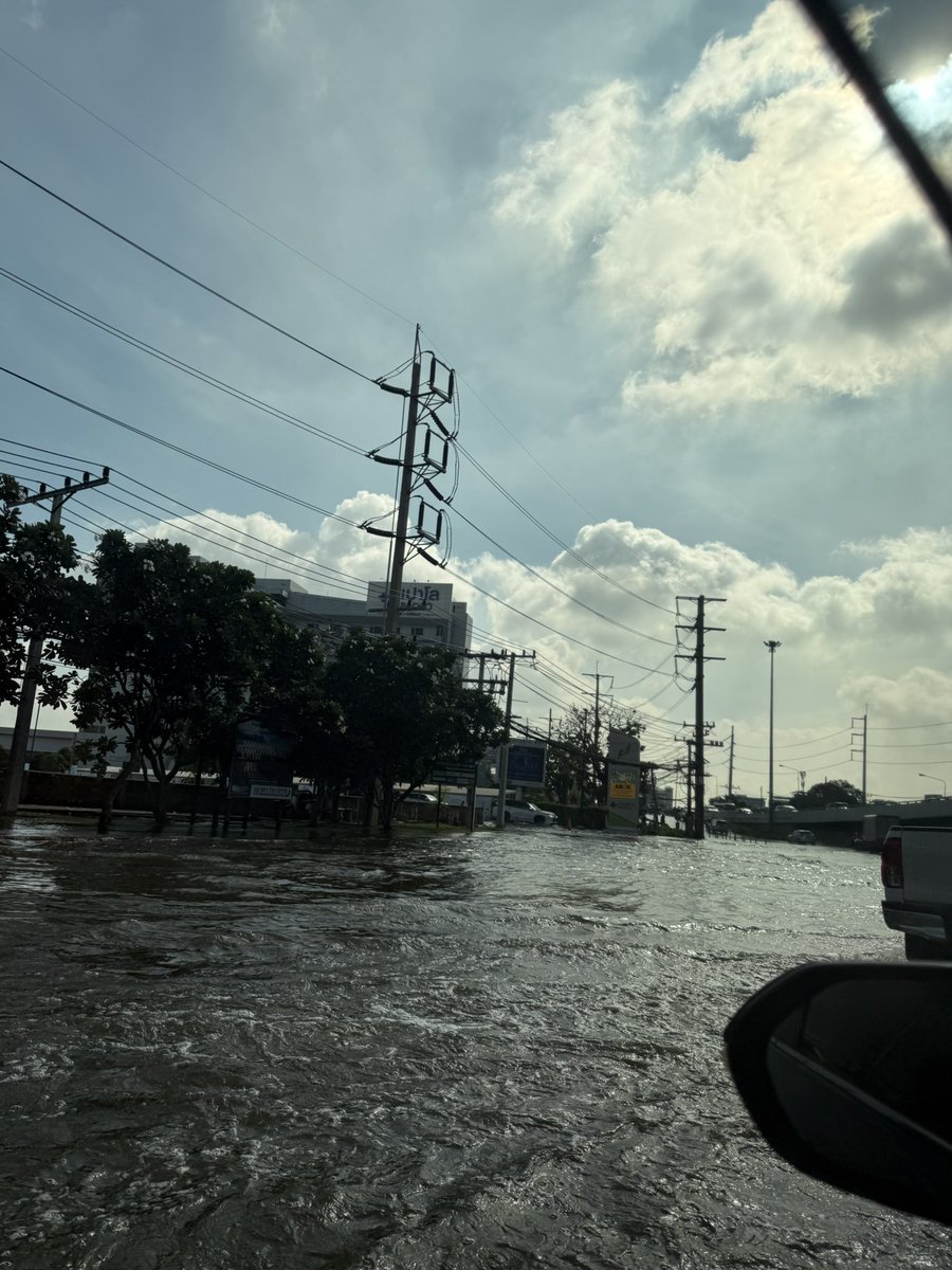 HengmarkII's tweet photo. มากันได้อยู่น้า ชิดขวาไว้ตีโค้งเย๊อะเยอะ ไหว๊ชิล!! https://t.co/nFIcEkRtZb