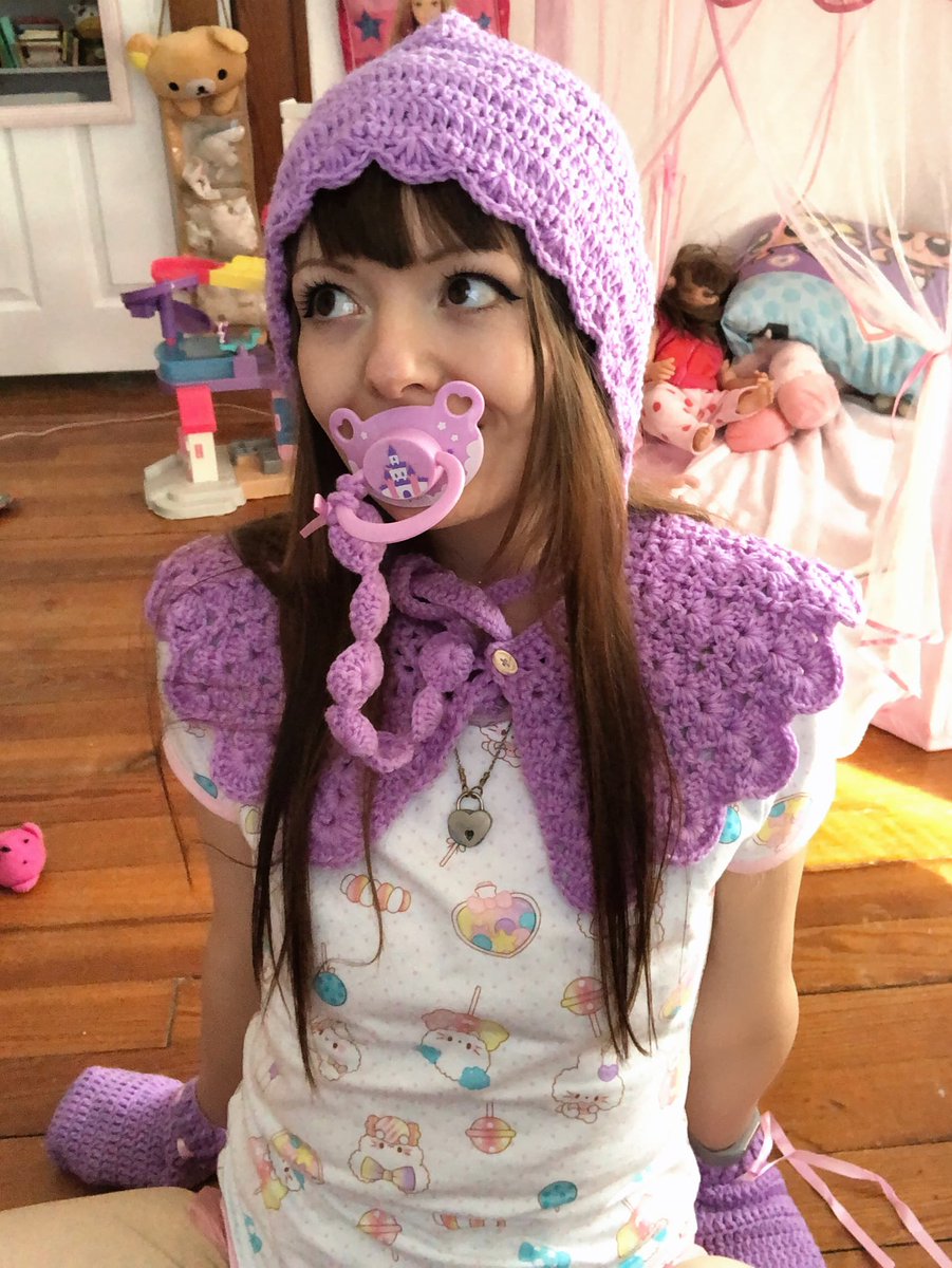 landofgenie's tweet photo. this onesie hits so different today.
the floofy crochet details are unreal tho.
all this dreamy purple for the perfect little day.

💜 https://t.co/jwFRh47ZkU · Amazon 🧶

#landofgenie #abdl #abdlcommunity #abdlbabygirl #abdlprincess #littlespace #CozyVibes https://t.co/iIBD5keNbA