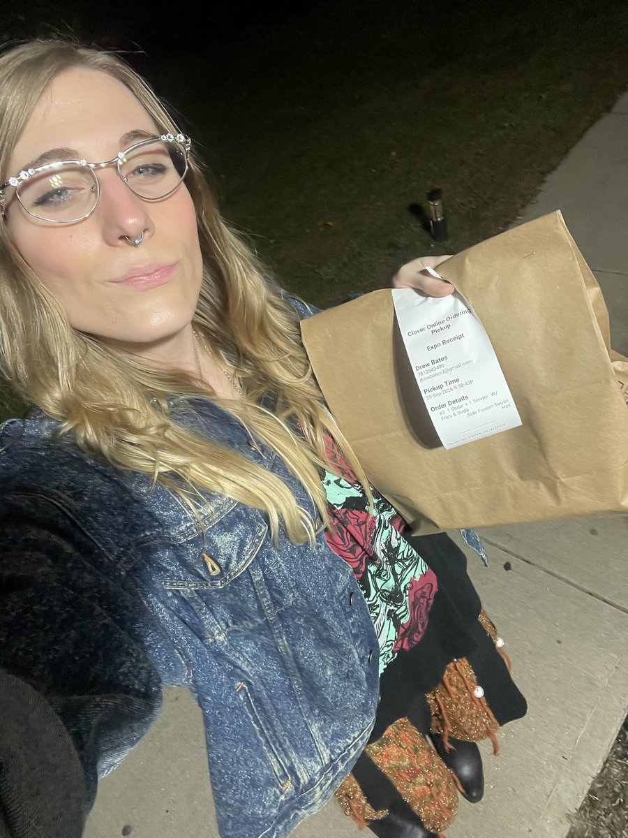 drewsdreamscape's tweet photo. almost posted a pic of me crying in my car until my local halal spot reminded me life is #worthliving https://t.co/b6BxLolOKs