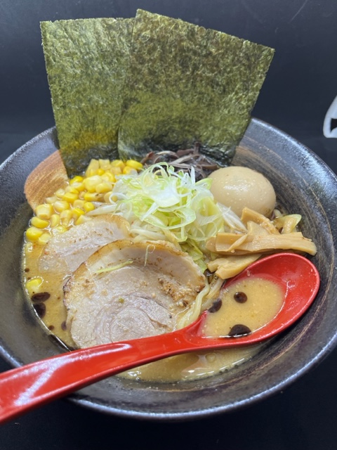 ramen10miya's tweet photo. ランチタイムも大盛り無料！
しっかり食べたい方
お仕事の合間のランチにおすすめです
新宿駅周辺でラーメン屋をお探しの方は
ぜひ味噌ラーメン十味やへ
お腹いっぱい味わいたい日に、
ひお立ち寄りください
https://t.co/Egcn4kYP5t https://t.co/V7vYDXmFcb