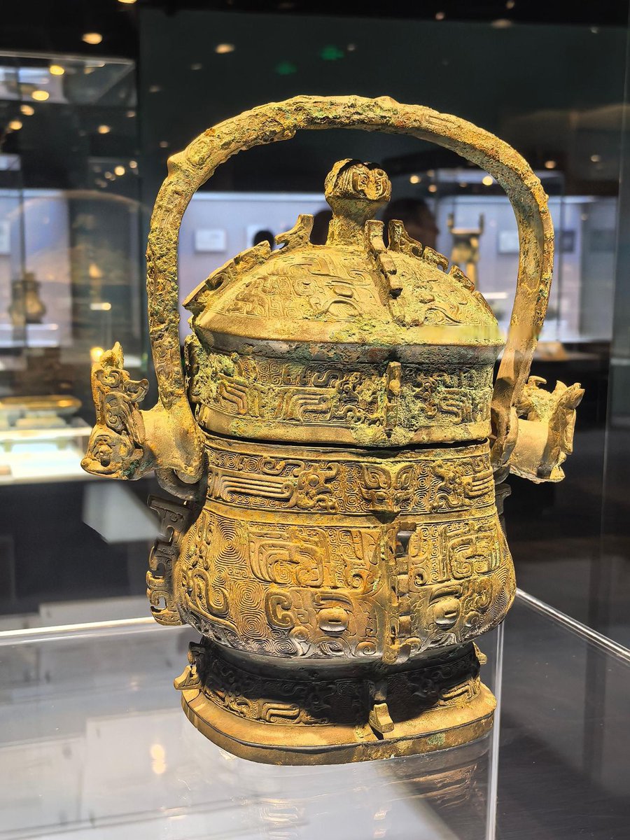 Xs0uW26RGMQ7ZbA's tweet photo. This time I can finally take a closer look at the precious bronze ritual wine vessel called "Xi You"! https://t.co/KpIK2AzXRX