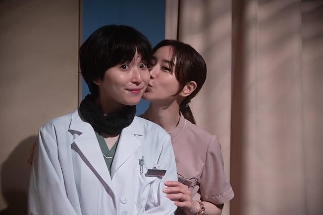 a5m1sn's tweet photo. 本当に止まることを知らない松岡茉優と田中みな実。
（訳:いい加減に） https://t.co/1euC7jAyVF