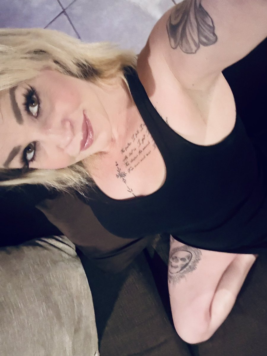 EllieeeeNoooo's tweet photo. In need of rent funds… I sell content, feel free to dm me! https://t.co/XYkBOXjPBQ