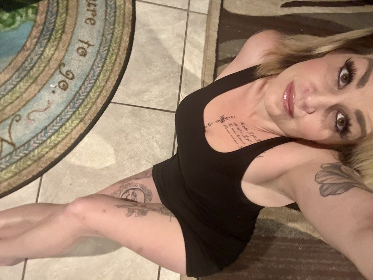 EllieeeeNoooo's tweet photo. In need of rent funds… I sell content, feel free to dm me! https://t.co/XYkBOXjPBQ