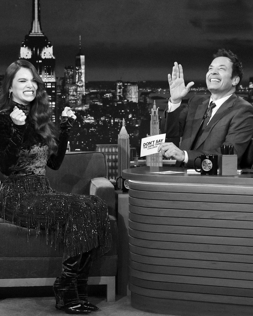 archiveshailees's tweet photo. hailee steinfeld on the tonight show with fallon https://t.co/wIBQFQFAhw