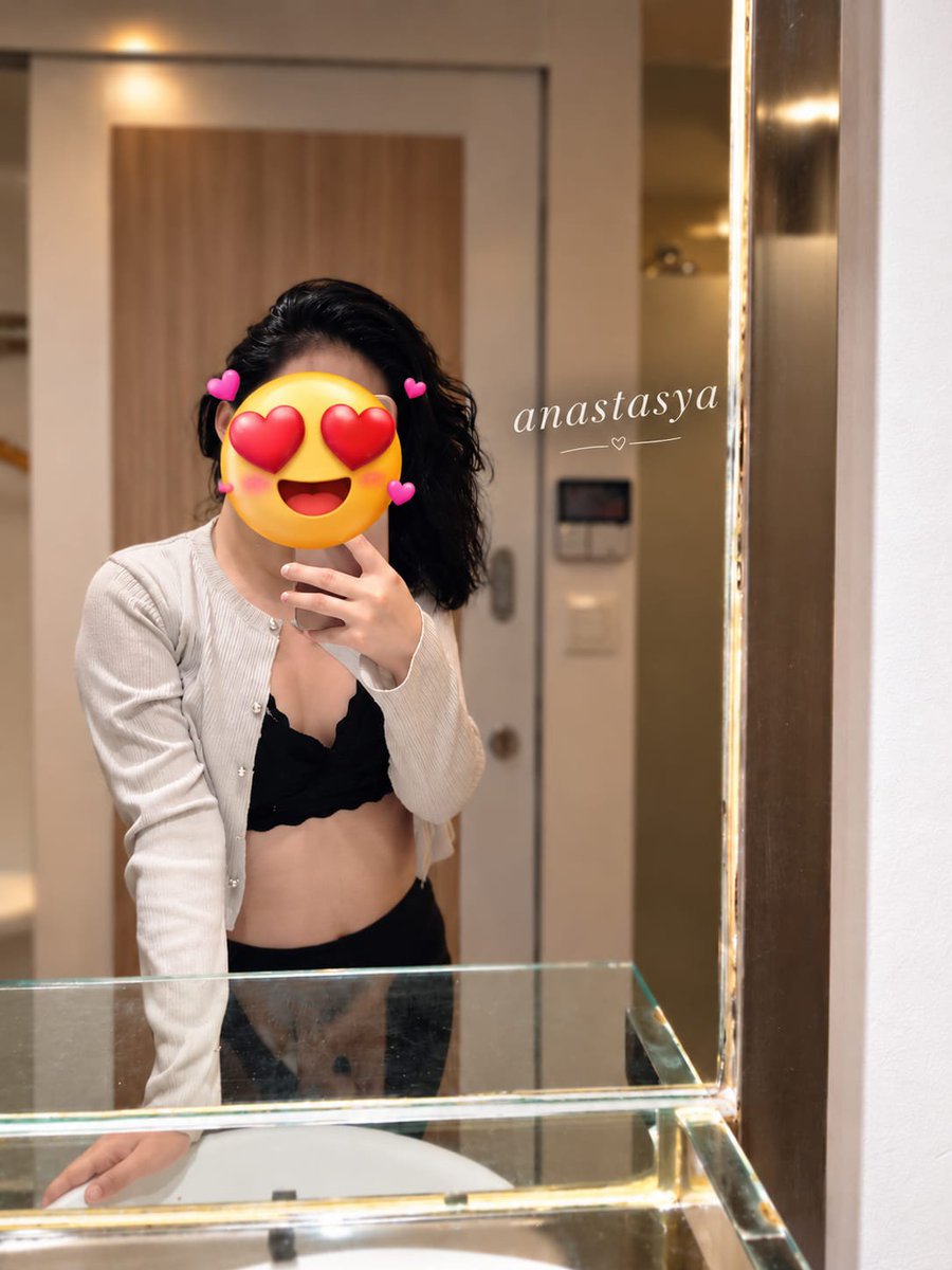 chikaadelldfmv's tweet photo. iphone aja udah duo, kok kamu mainnya masih solo? 😜 https://t.co/nn7jtxHhyf