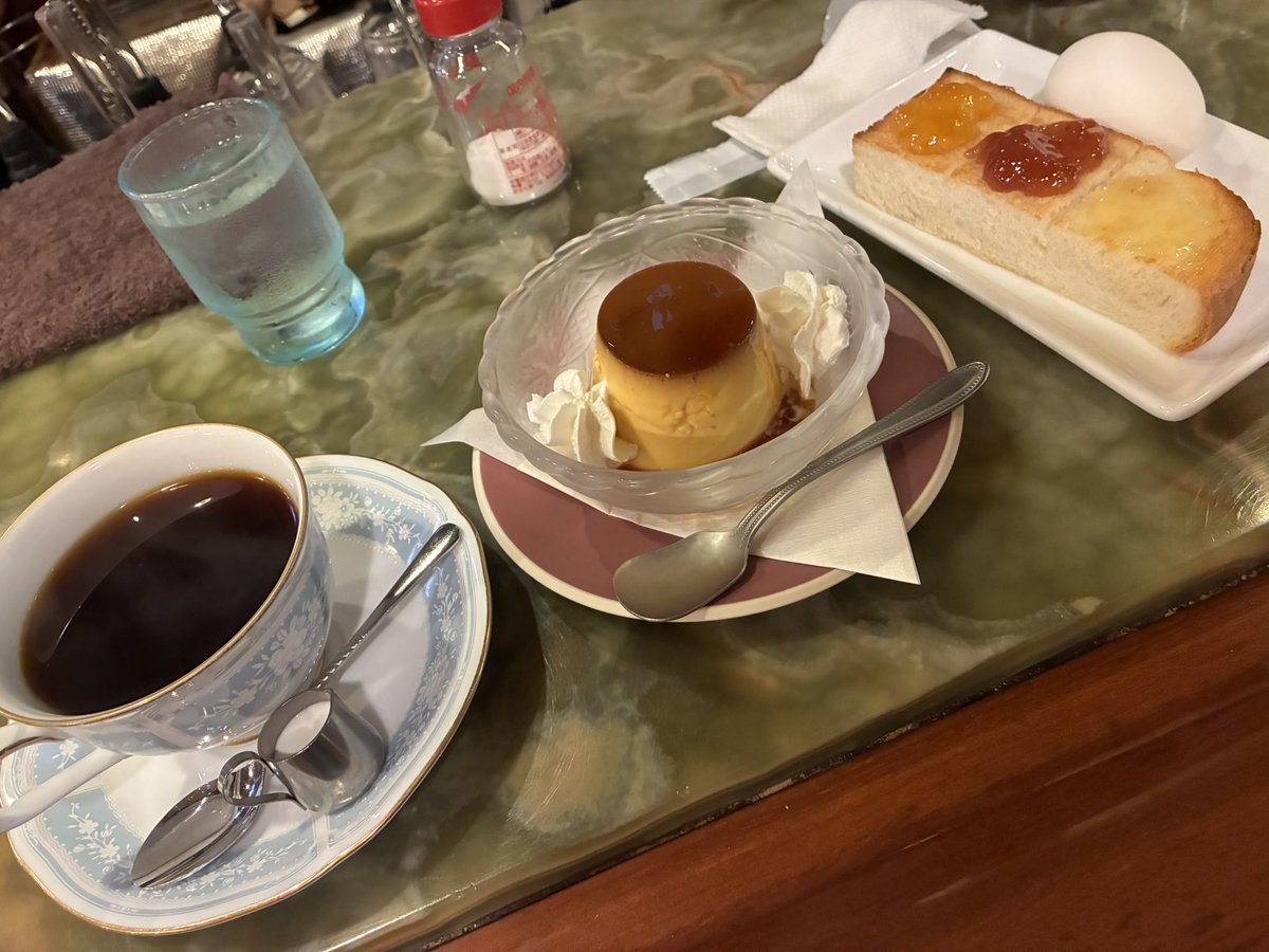 x_file_000's tweet photo. ヨッメと息子氏はベビーマッサージ中なので喫茶店でモグモグトレード。 https://t.co/lHJXlsqJjI