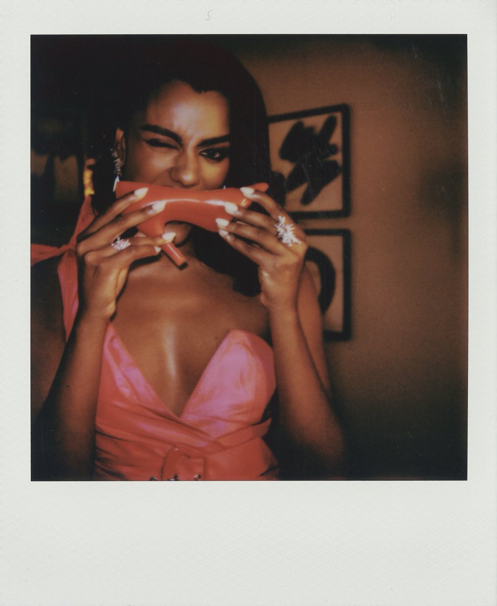gaeulsky_fox's tweet photo. Miss Simone Ashley in Polaroids

📸: Rebecca Spencer https://t.co/FaJFa5OkNX