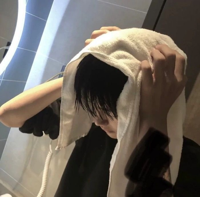 1cchan_15's tweet photo. Me mandaron a bañar con agua fría 😔😭 https://t.co/cvNkUU9kld