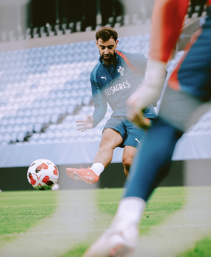 UnitedStandMUFC's tweet photo. 🇵🇹 Bruno training with Portugal! 💪 #mufc https://t.co/lecjfJqoFV