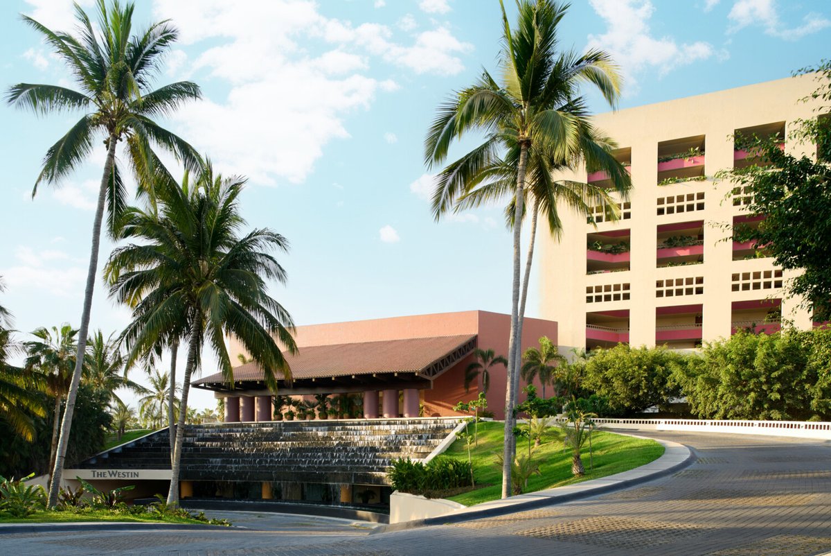 MarriottIntl's tweet photo. Marriott International announced the company reached the 300-property mark in Mexico, accounting for more than 44,000 rooms across 25 global brands in the country. https://t.co/LAMkJwpmPy

📍 The St. Regis Costa Mujeres Resort, Cancún
📍 The Westin Playa Vallarta, an All-Inclusive Resort
📍 Courtyard by Marriott Torreón