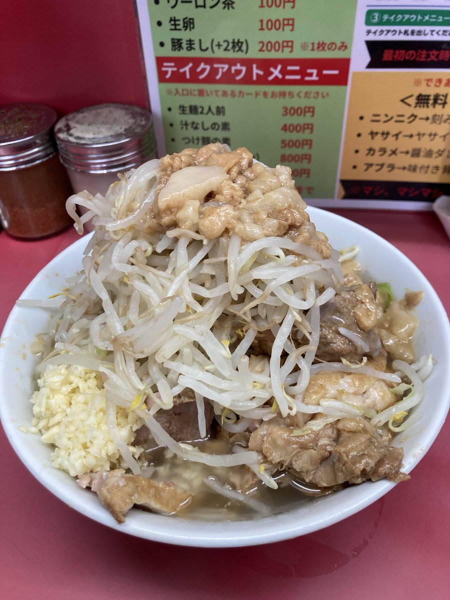 Ramen_Mg's tweet photo. ラーメン二郎小岩店

少なめ(200g)1000円
豚まし(+2枚)200円

ニンニク
ヤサイ
アブラ

ご馳走様でした

#ラーメン二郎小岩店
#ラーメン二郎 https://t.co/ITr7DfMaG5