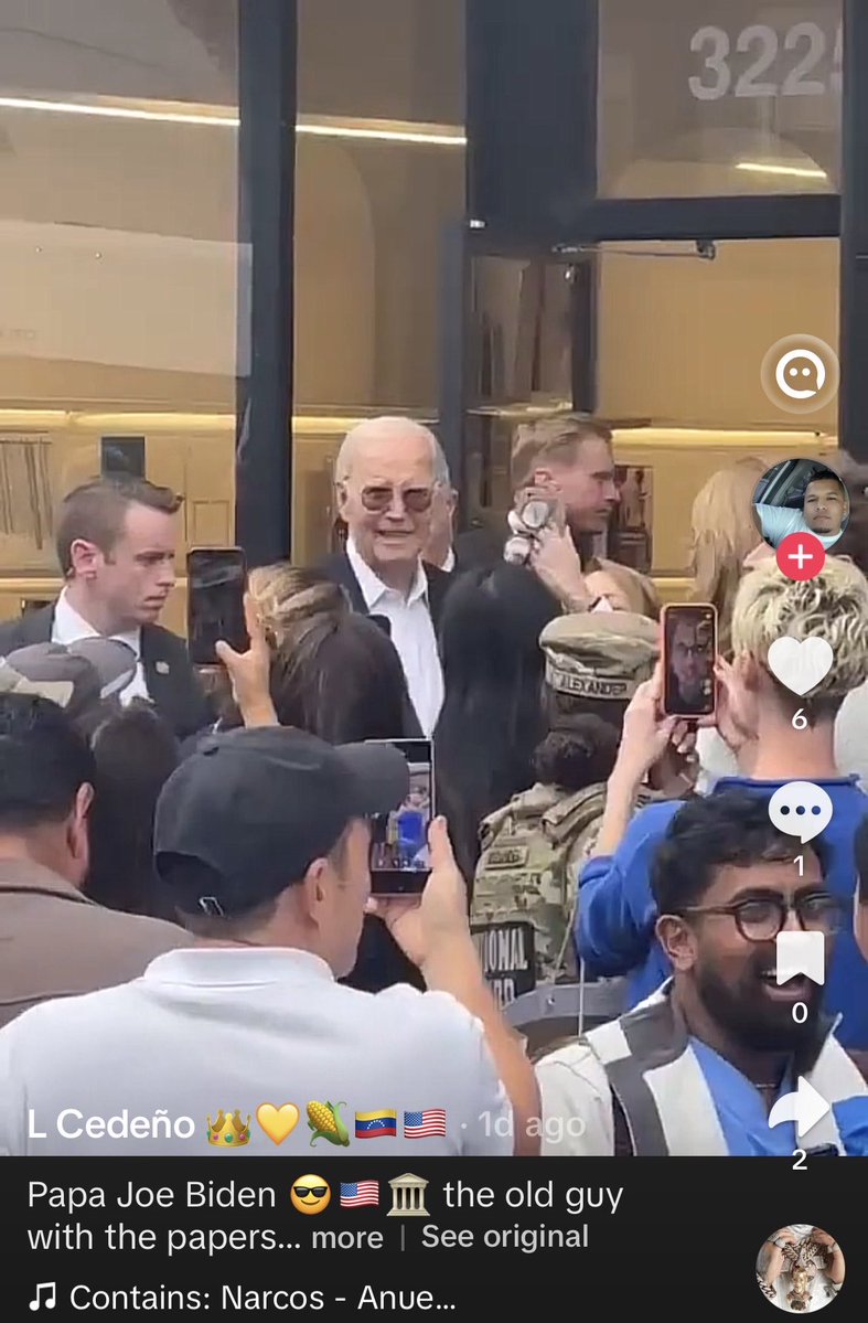 saymayse's tweet photo. Greeted by adoring fans everywhere he goes. #Joestalgia https://t.co/vFLdr6IIPO