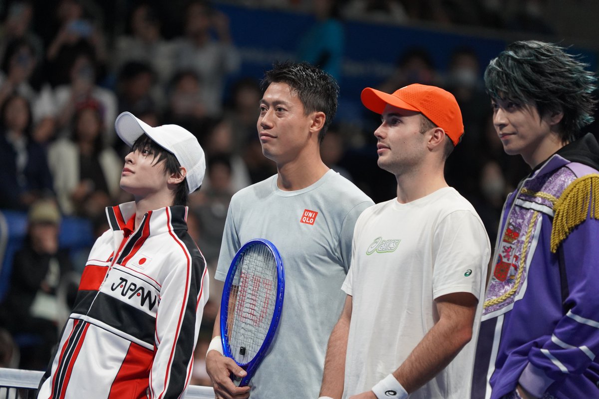 japanopentennis's tweet photo. ＼ #新テニミュ トークショーの模様をお届け👏／
越前リョーマ役・ #今牧輝琉 さん＆
越前リョーガ役・ #井澤勇貴 さんが登場🎾

#松岡修造 さんを交えて、テニスのことや
ミュージカル『#新テニスの王子様』のことについて
楽しくトークしていただきました‼

さらに、イベント後にプラクティスセッションを控えていた
#錦織圭 選手＆ #フェリー 選手との豪華4ショットが実現📸

テニスファンの方はミュージカル『新テニスの王子様』のことを、
テニミュファンの方は会場での生のテニス観戦を、
これからもっと好きになるきっかけとなるような、
とても素敵な時間でした👑

今牧さん＆井澤さんはイベント終了後も、
2人の選手のプラクティスセッションを
真剣な表情で見つめていました👀

#kinoshitajotennis #木下JOテニス #ATP500