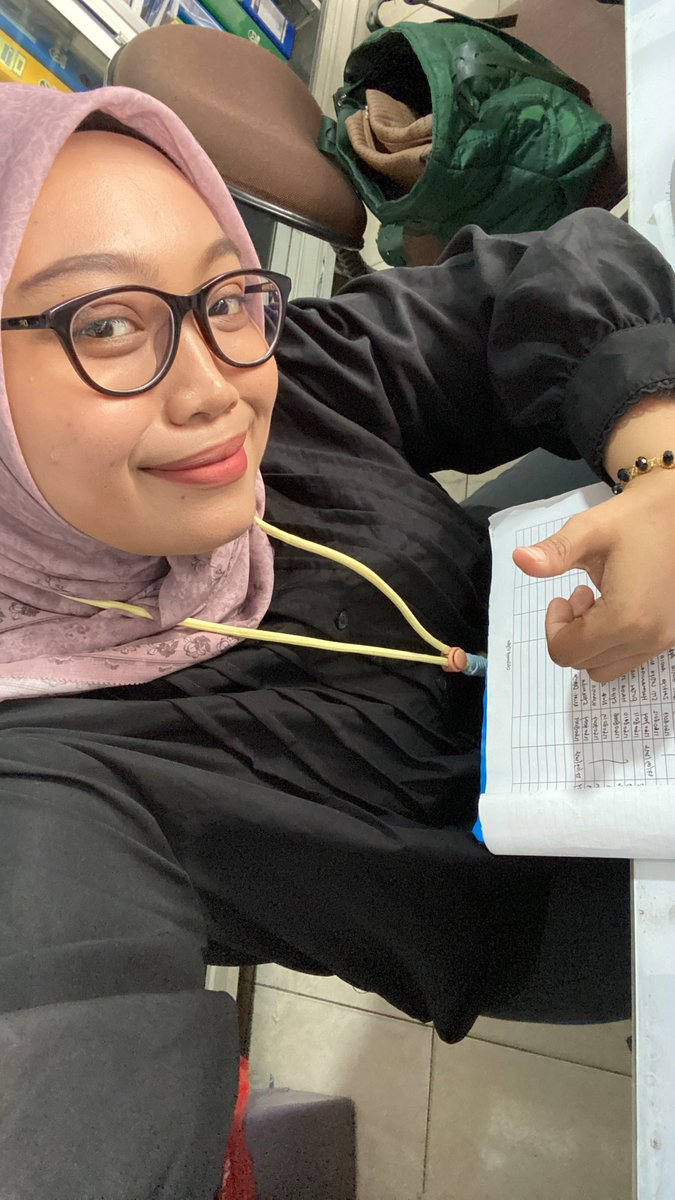 myjum_'s tweet photo. kalo hidup gak berwarna setidaknya blush on dan lipstik lo merona https://t.co/AQLNFHkTif