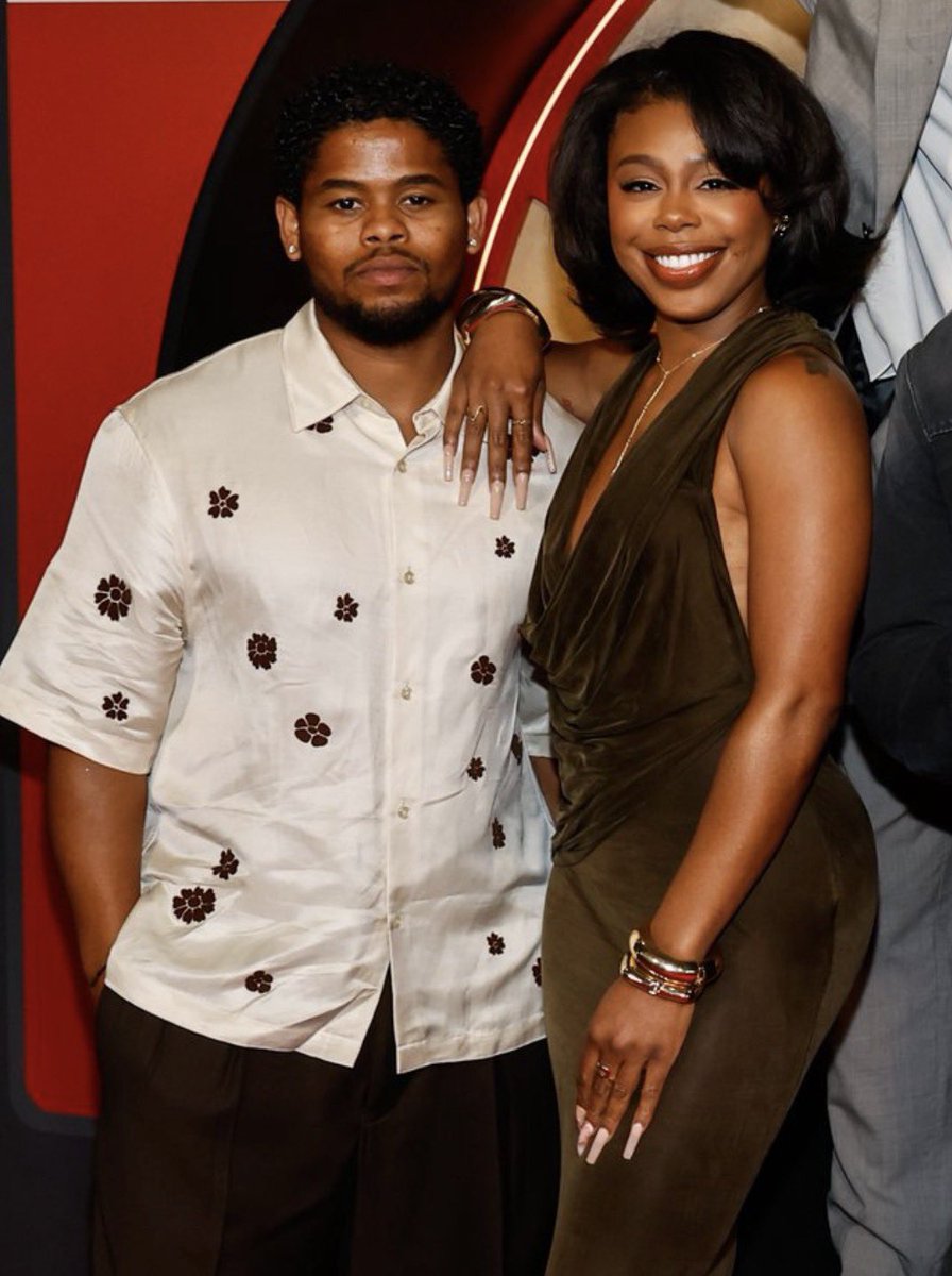 itzbkdudee's tweet photo. They’re a real couple in my head. Idc. #TheDropFX https://t.co/3pf7fMUABk