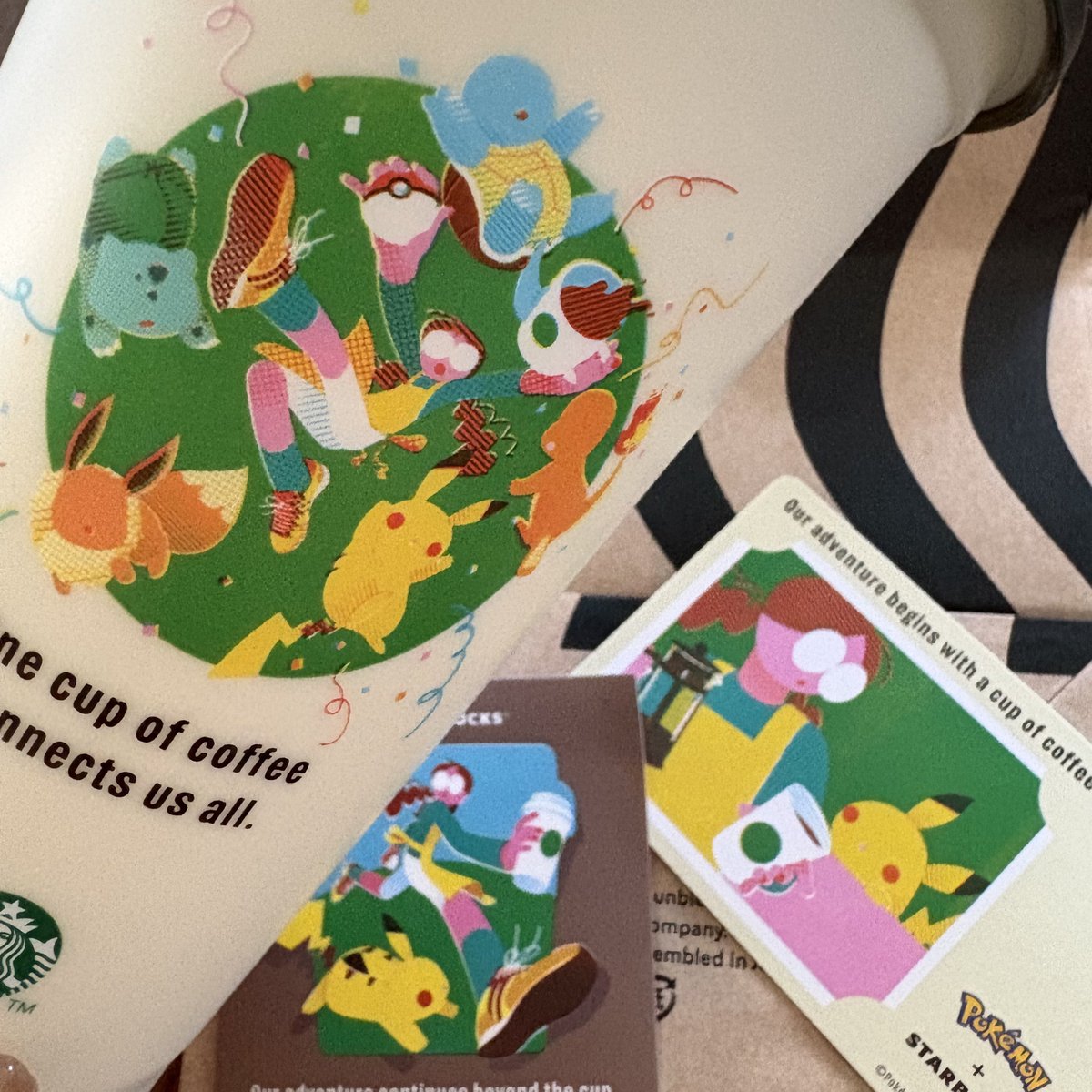 pika_yukichi's tweet photo. ちゃんと買ってきましたദി- ̫ -)
いつもドライブスルーなんですが、グッズ買うために久しぶりに店内へ行きました笑
スタバの店内って、黒、木目、緑とか色がありますがトーンが揃ってるので眩しくなくて落ち着くな〜と今日の気づきを早速回収しましたっ💪
#ARiVE https://t.co/Zx3AvhJDb3