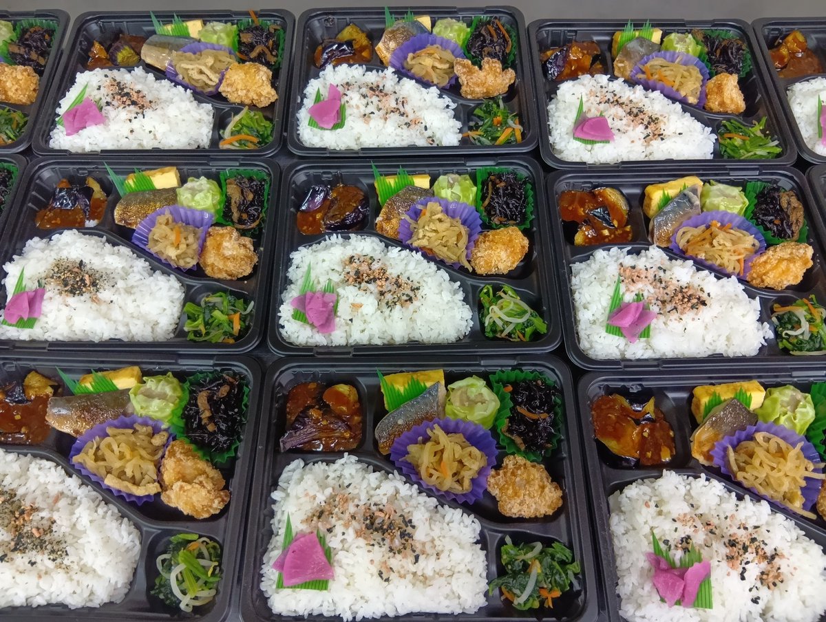 laforet_gfk's tweet photo. おはようございます☀本日のメニュー
ひれかつ
豚肉と野菜の塩ダレ炒め
鶏唐チリソース丼
やっと晴れましたね〜🌞今日は暑くなりそうですね明日からは新学期ですね！
明日のおすすめはガパオライスとなっております✨ https://t.co/jOWCFj5kU1