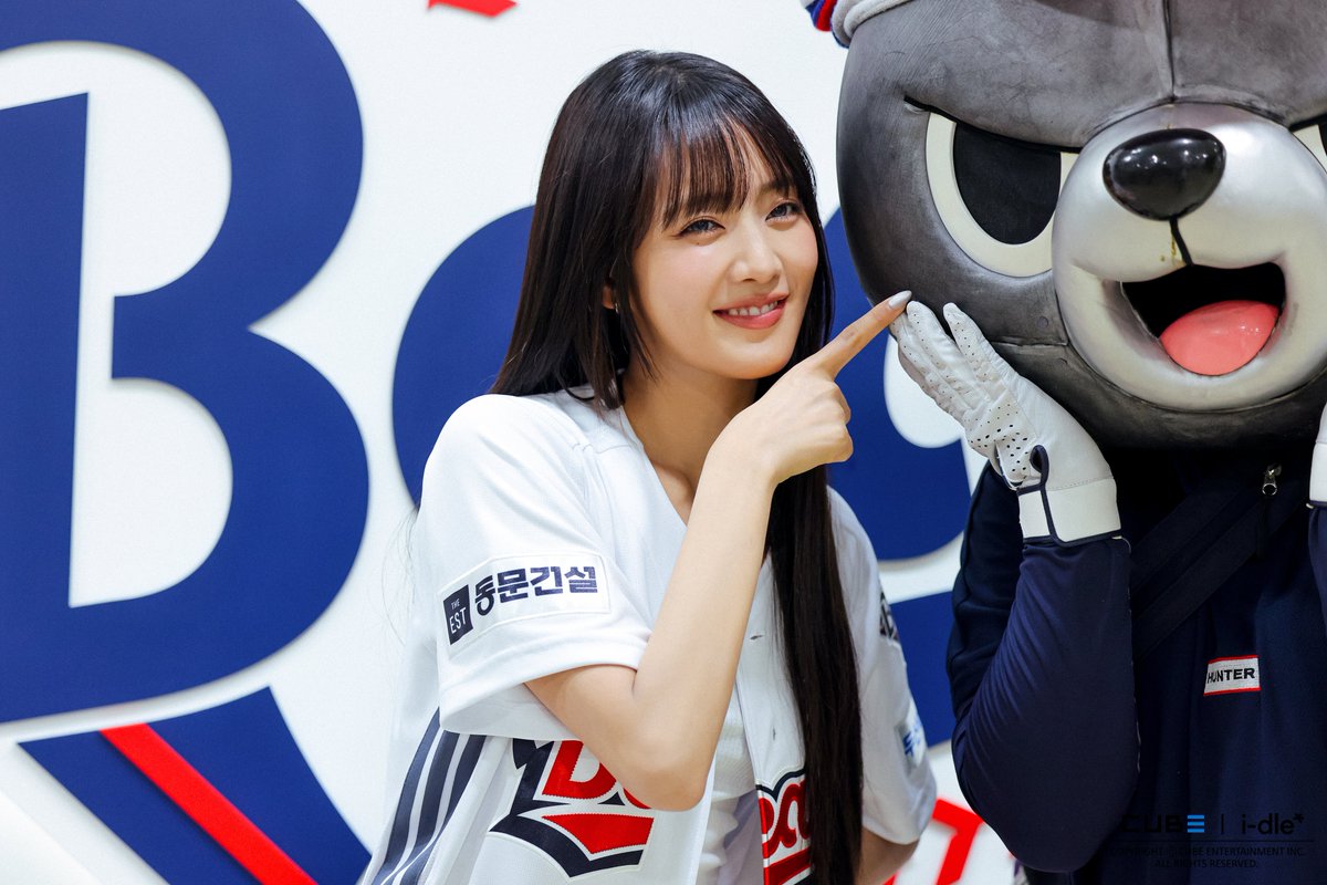 official_i_dle's tweet photo. [📸] i-dle (아이들) 민니 두산 베어스 시구 비하인드 ♡

더 많은 사진은 i-dle (아이들) Berriz MEDIA 게시판에서 확인하세요!
🔗 https://t.co/vlvHtLBgly

#아이들 #idle
#민니 #MINNIE
#두산베어스 https://t.co/D75PHaEx72
