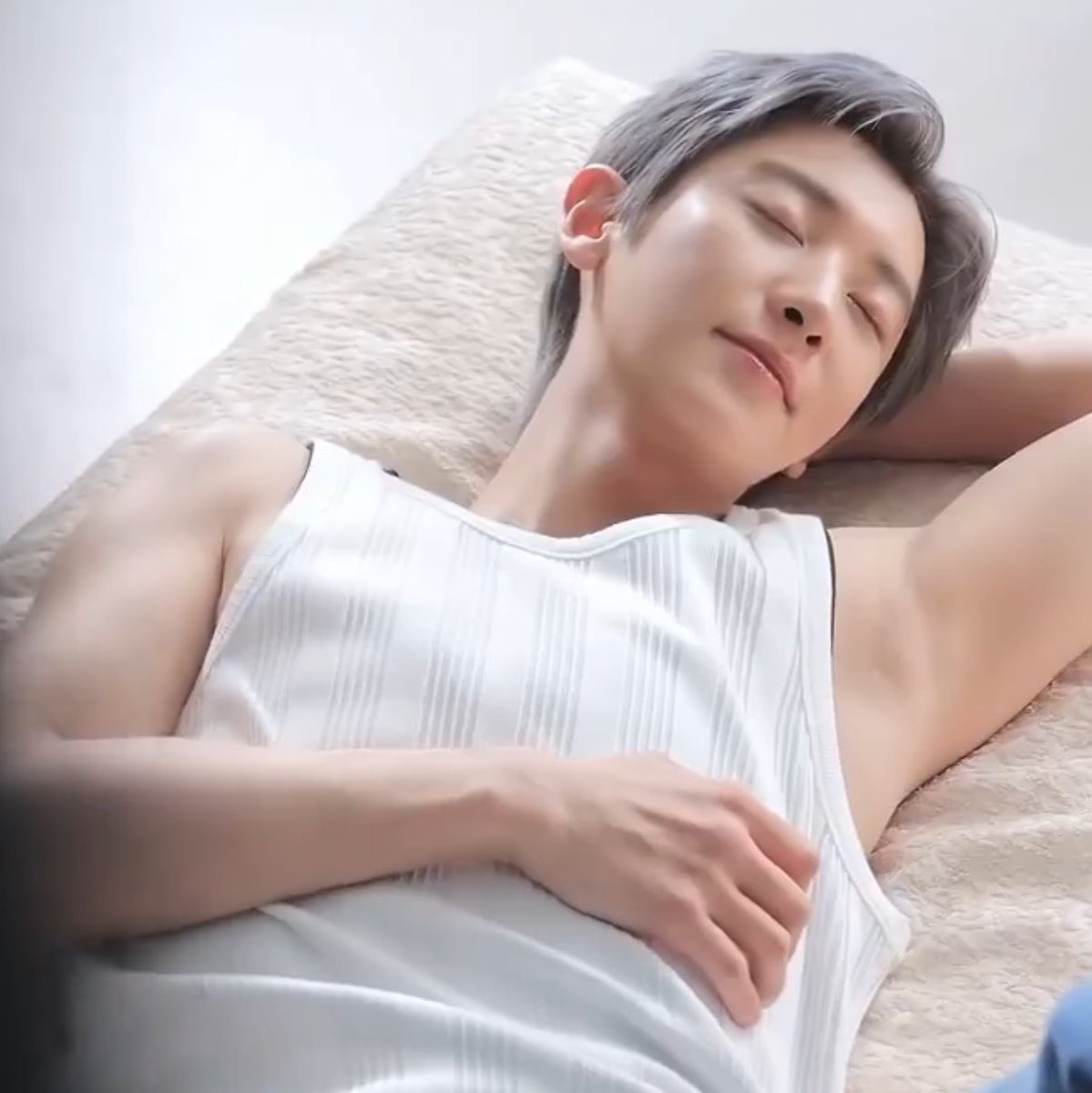 dilfyeol's tweet photo. me pretending i wouldn’t immediately lay beside you 😭😭 https://t.co/jmLr7Al46F